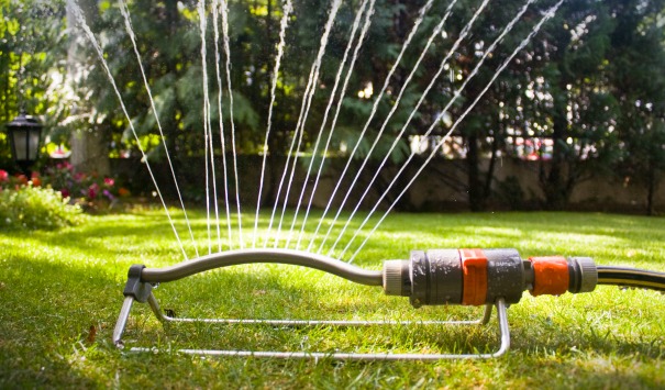 A lawn sprinkler